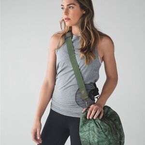 Lululemon Diversity Bag
Mini Wavy Desert Olive Fatigue Green